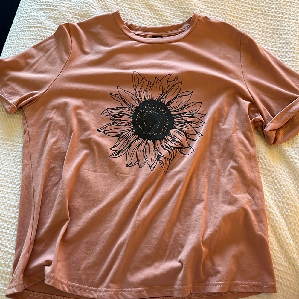 size large brand new never worn women’s t-shirt